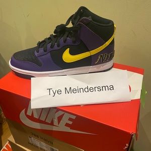 Nike dunk high lakers size 9.5